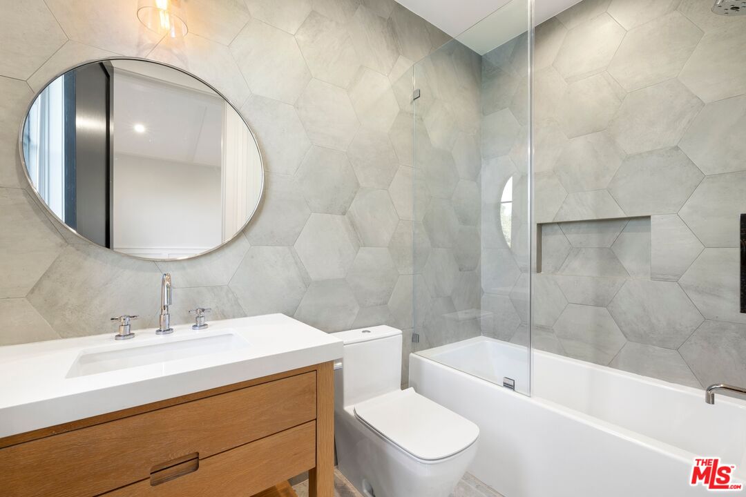 833 N Sierra Bonita Ave