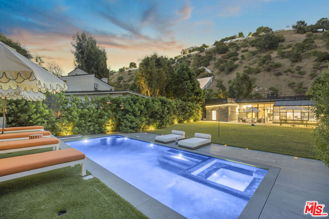 1833 Franklin Canyon Dr