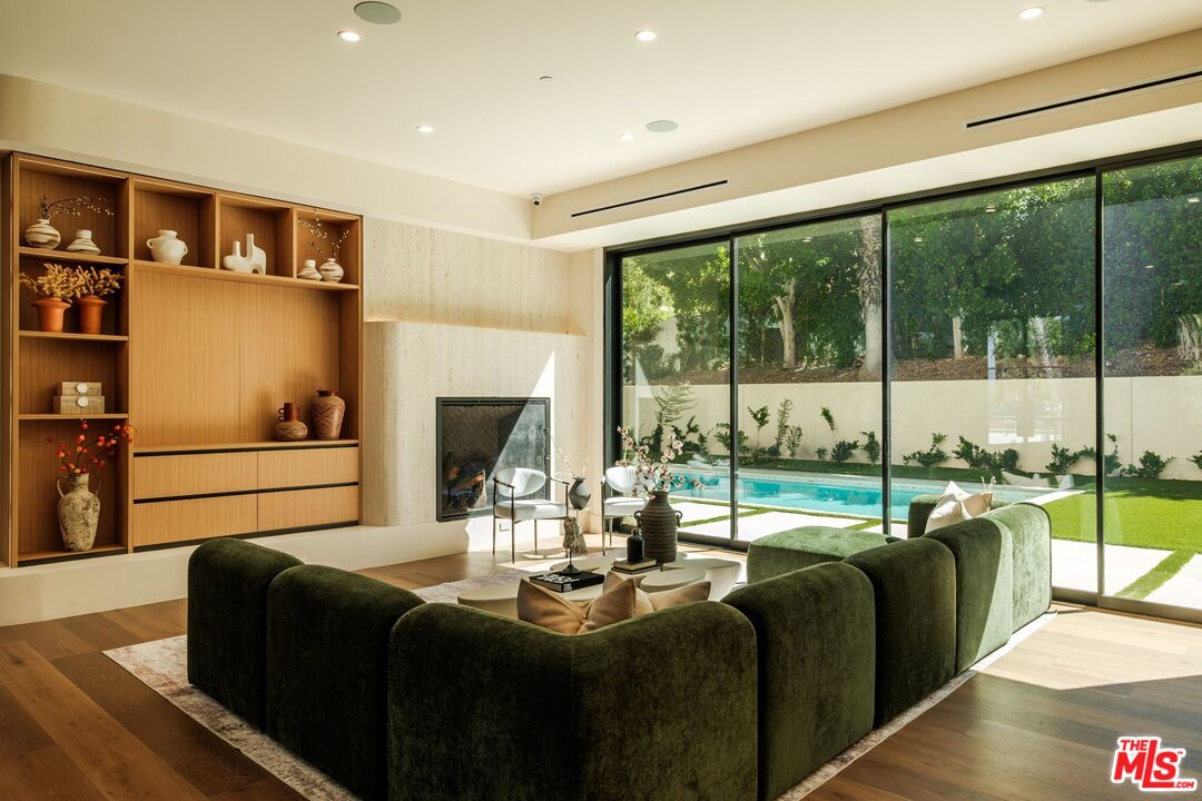 18100 Karen Dr
