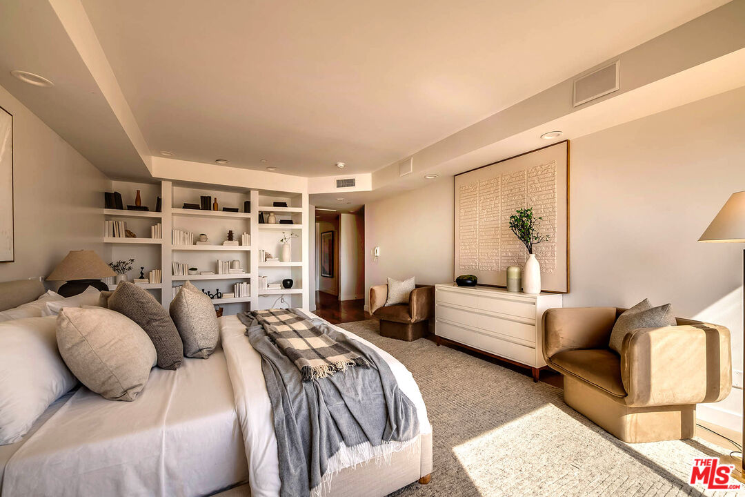 121 S Canon Dr Unit: 202