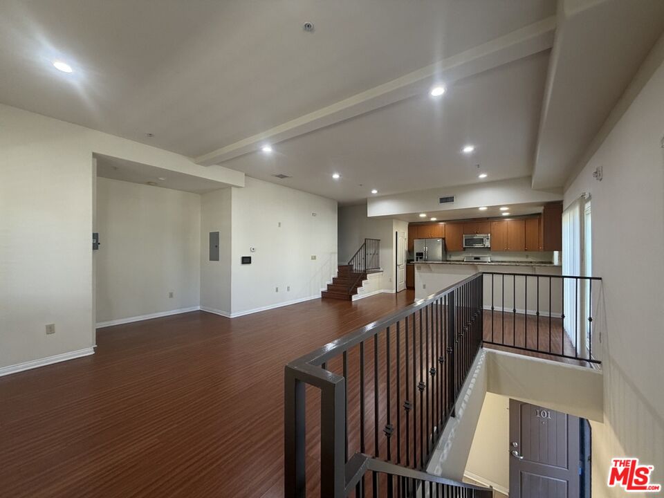 15024 Magnolia Blvd Unit: 101