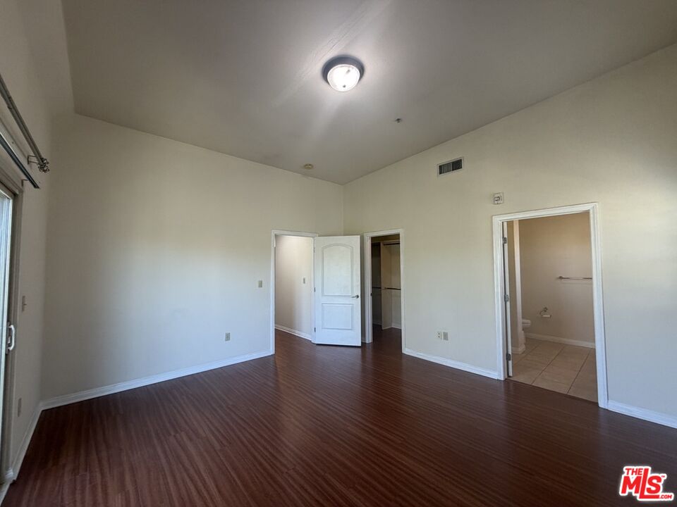 15024 Magnolia Blvd Unit: 101