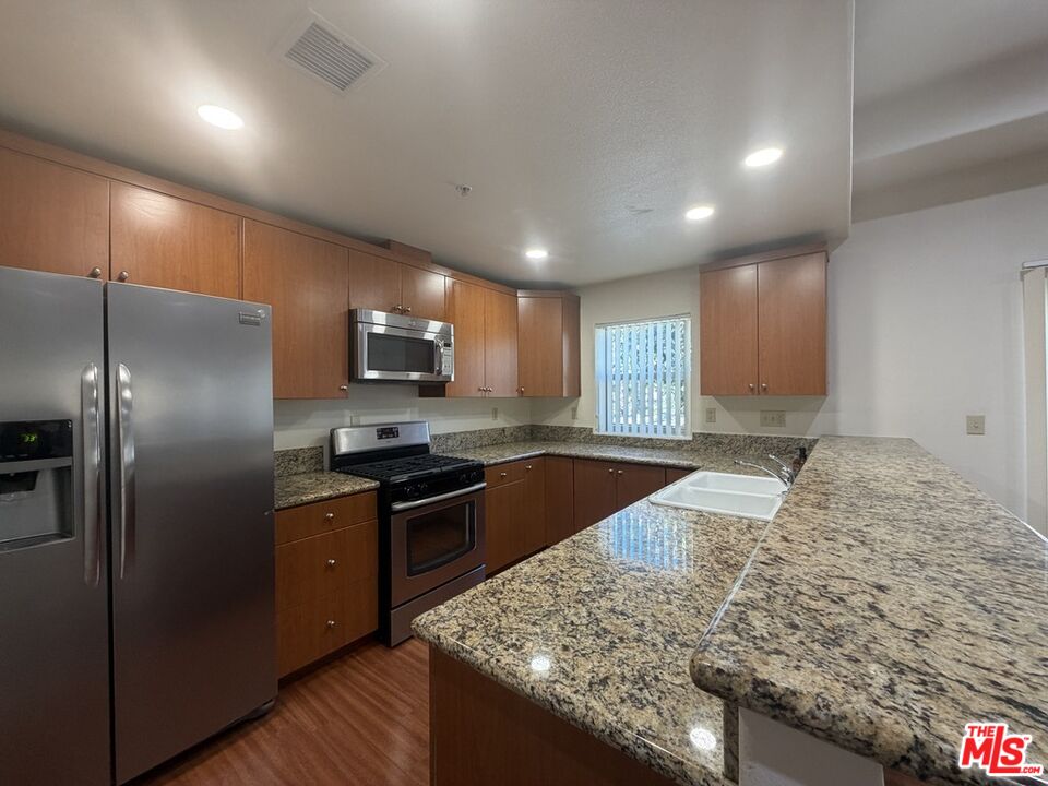 15024 Magnolia Blvd Unit: 101