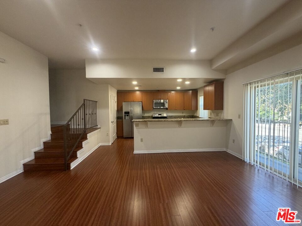 15024 Magnolia Blvd Unit: 101
