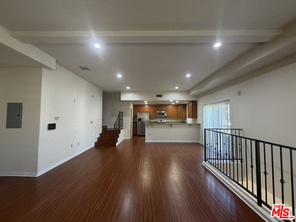 15024 Magnolia Blvd Unit: 101