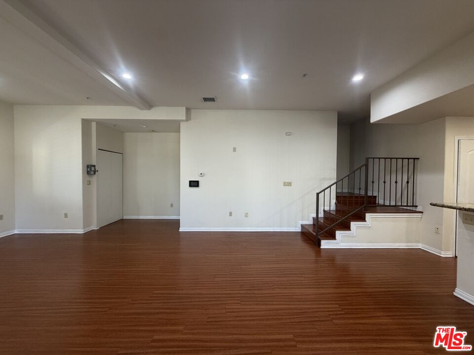 15024 Magnolia Blvd Unit: 101