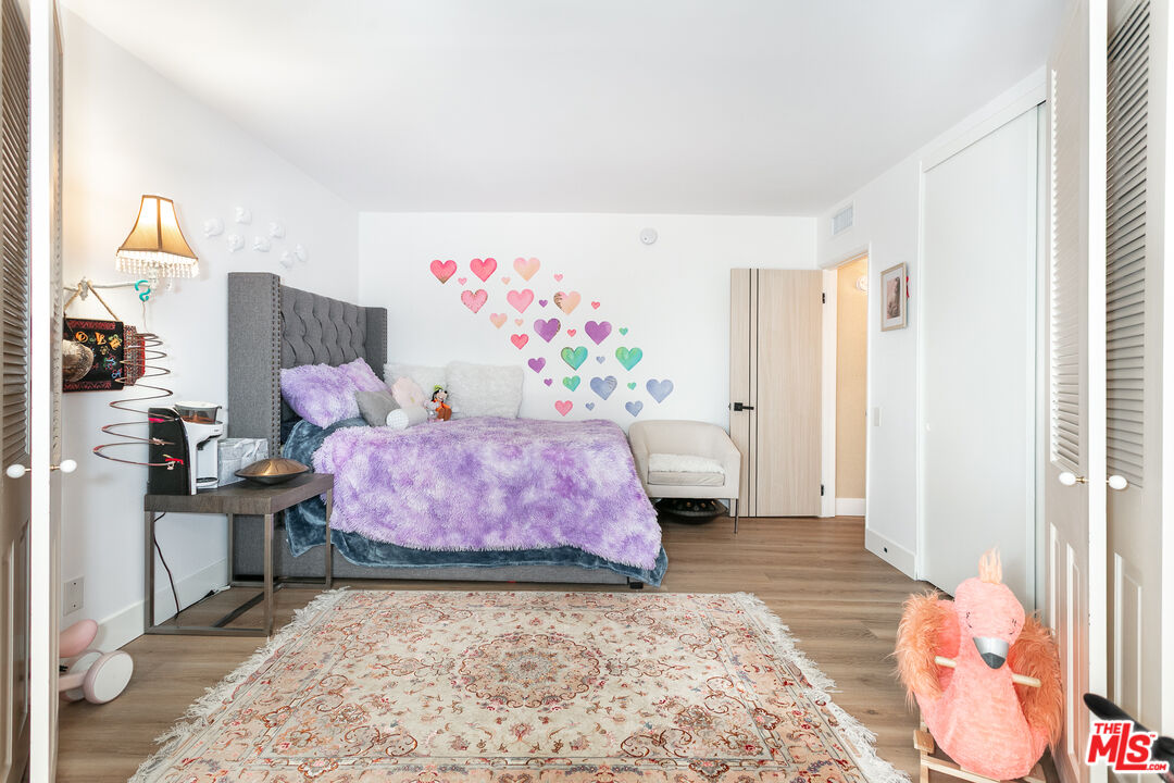 2385 Roscomare Rd Unit: D17