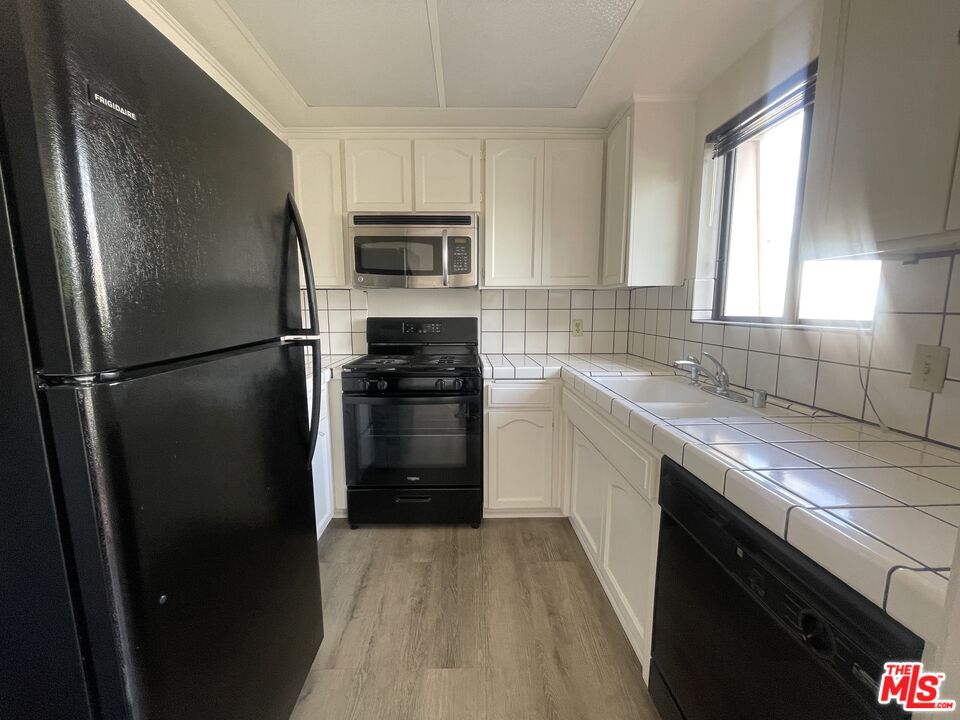 1338 N Sierra Bonita Ave Unit: 306