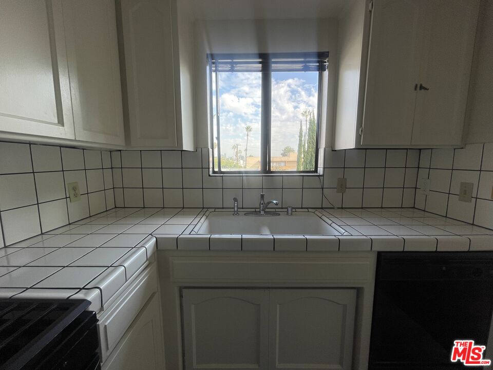 1338 N Sierra Bonita Ave Unit: 306