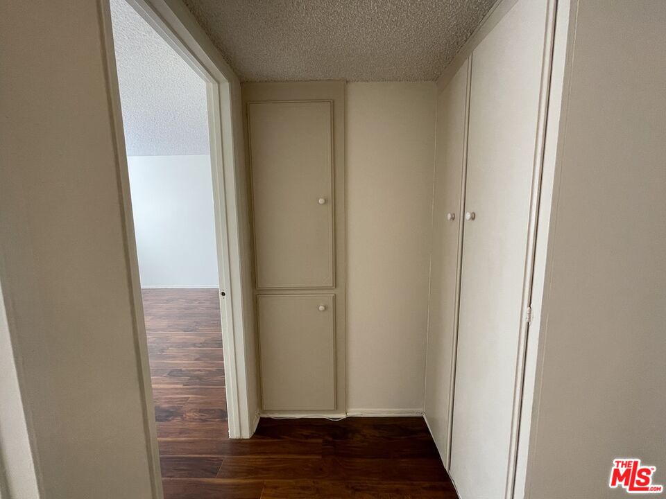 5330 Zelzah Ave Unit: 4