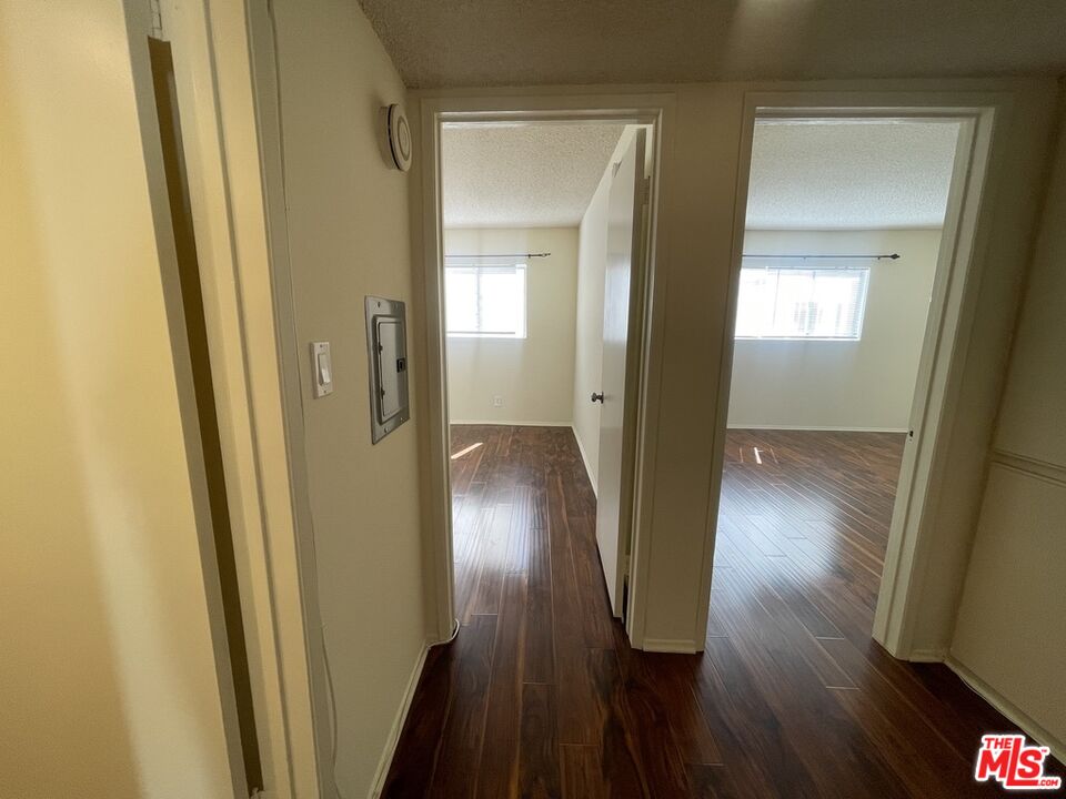 5330 Zelzah Ave Unit: 4