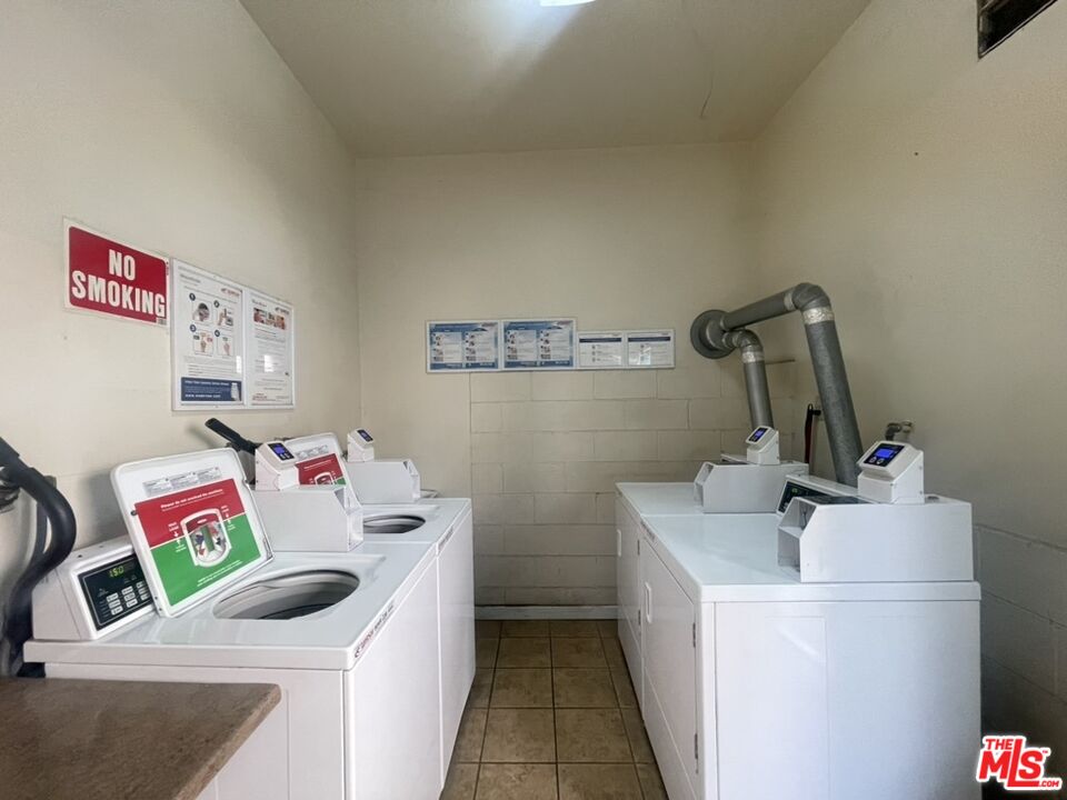 5330 Zelzah Ave Unit: 4