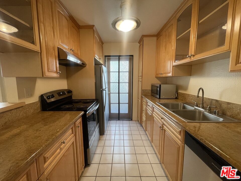 5330 Zelzah Ave Unit: 4