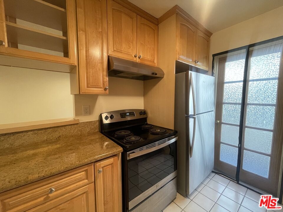 5330 Zelzah Ave Unit: 4