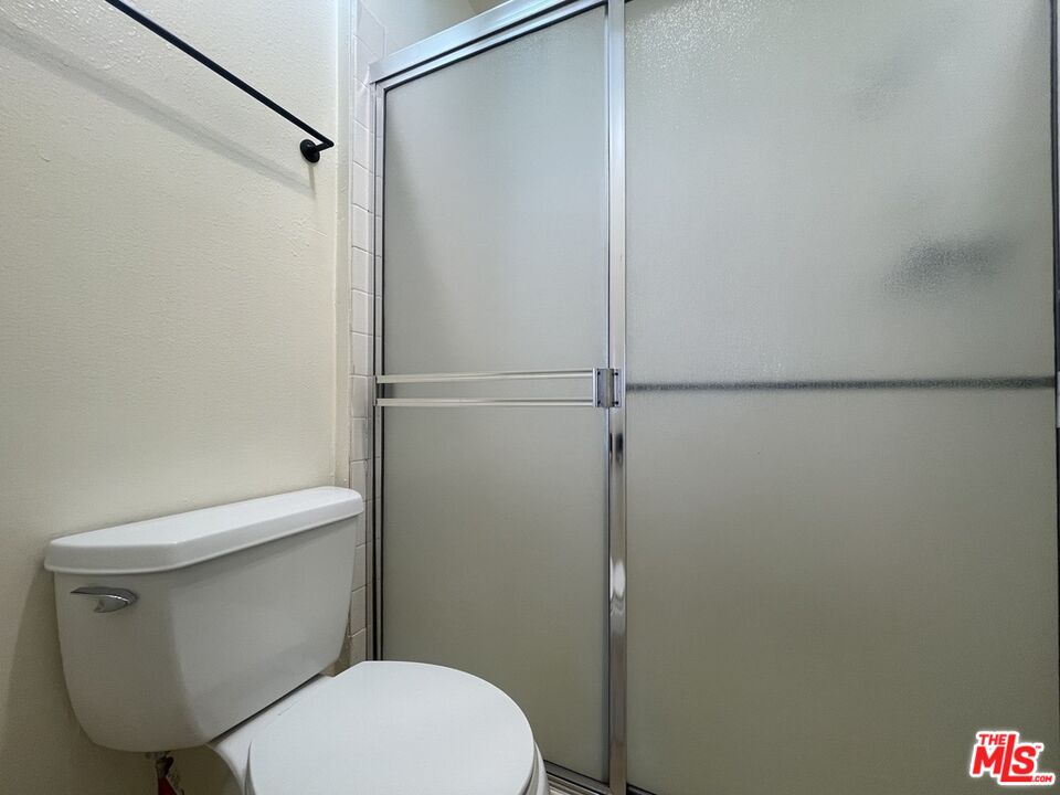 5330 Zelzah Ave Unit: 4