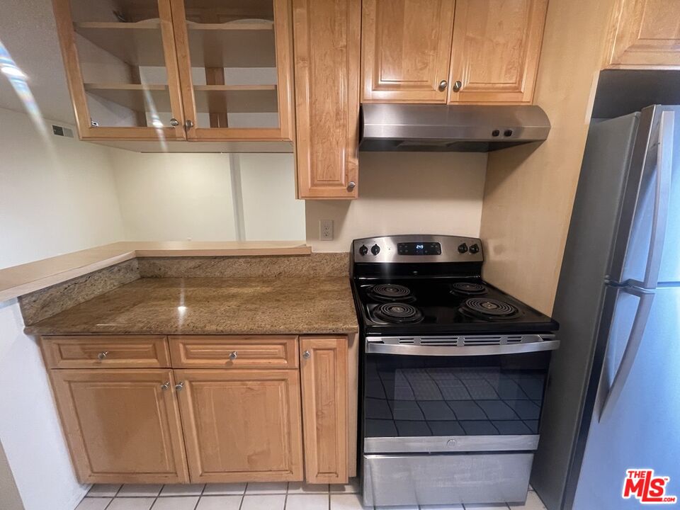 5330 Zelzah Ave Unit: 4