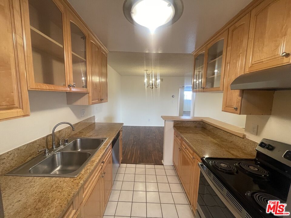 5330 Zelzah Ave Unit: 4