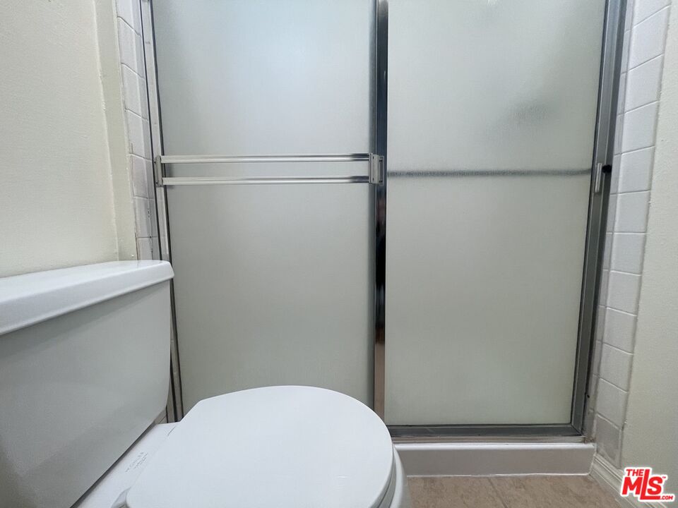 5330 Zelzah Ave Unit: 4