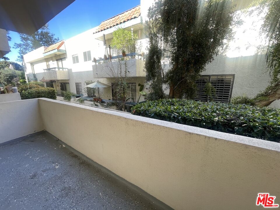 5330 Zelzah Ave Unit: 4