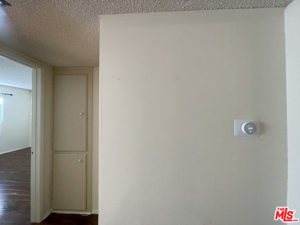 5330 Zelzah Ave Unit: 4