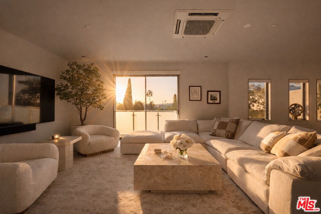 928 N Croft Ave Unit: 304