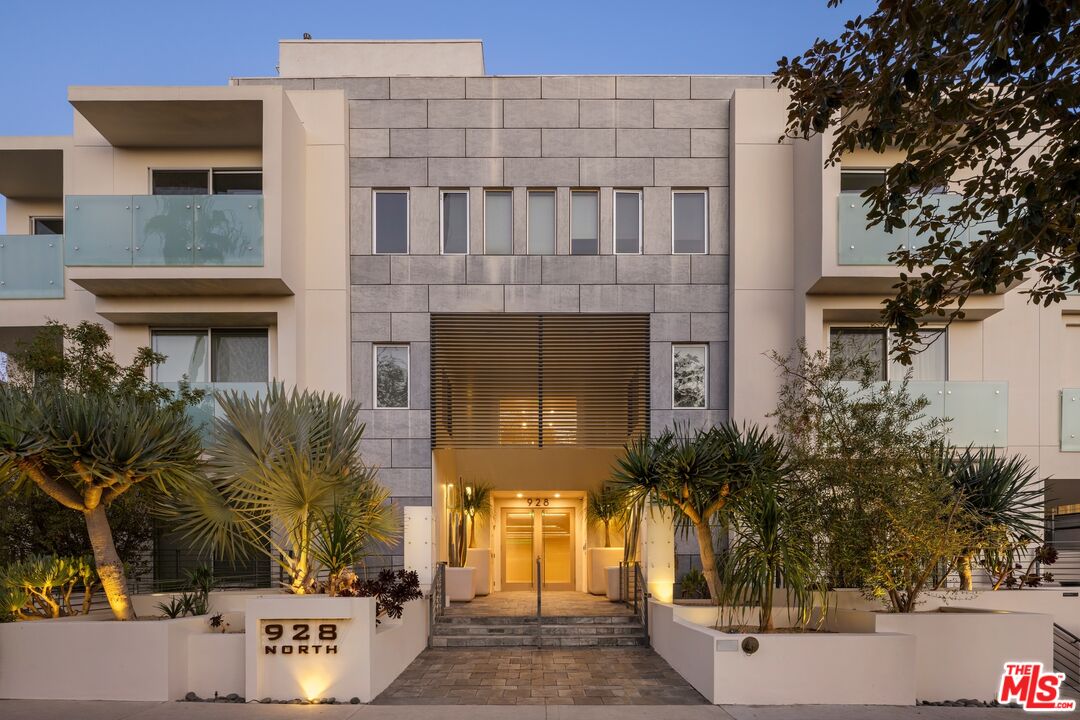 928 N Croft Ave Unit: 304