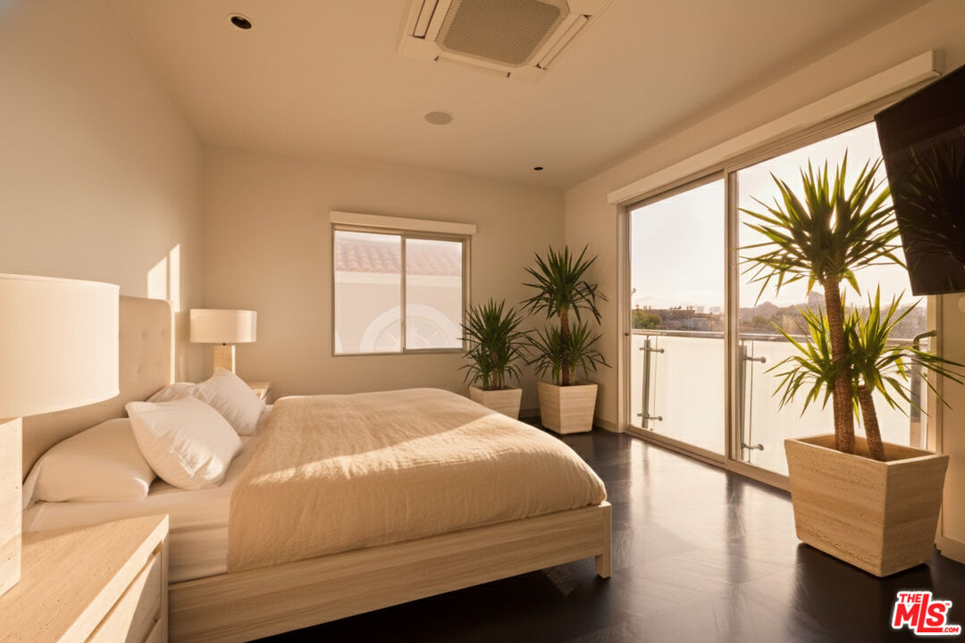 928 N Croft Ave Unit: 304