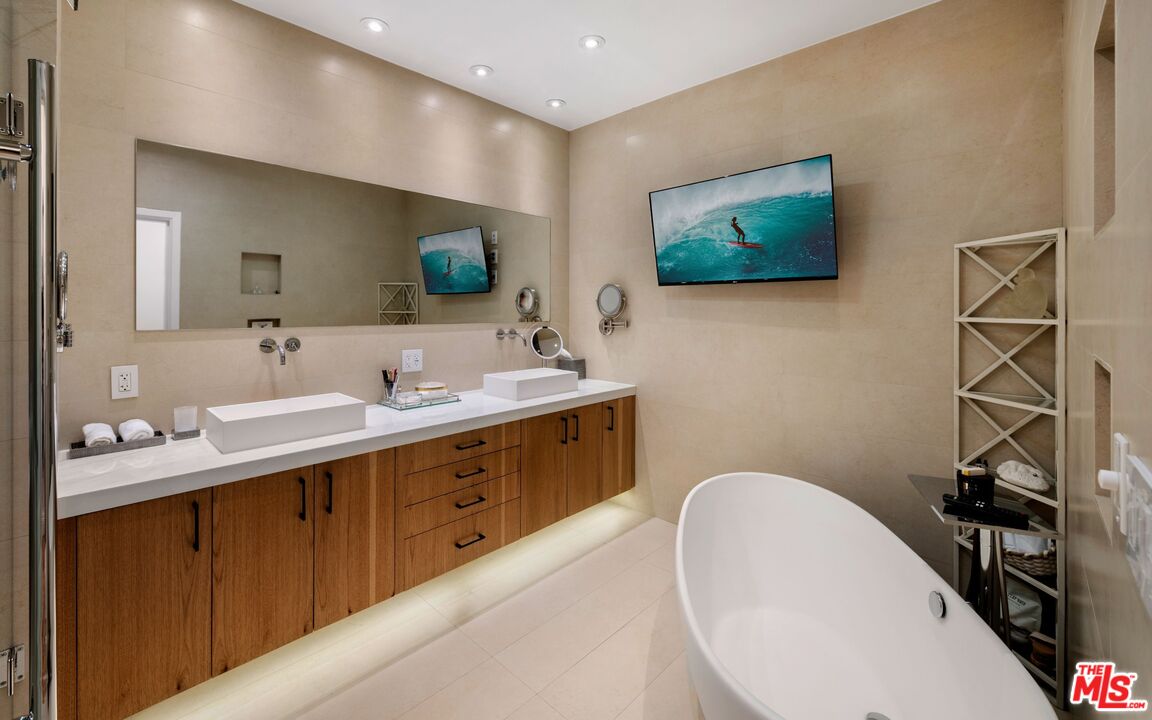 9249 Burton Way Unit: 501