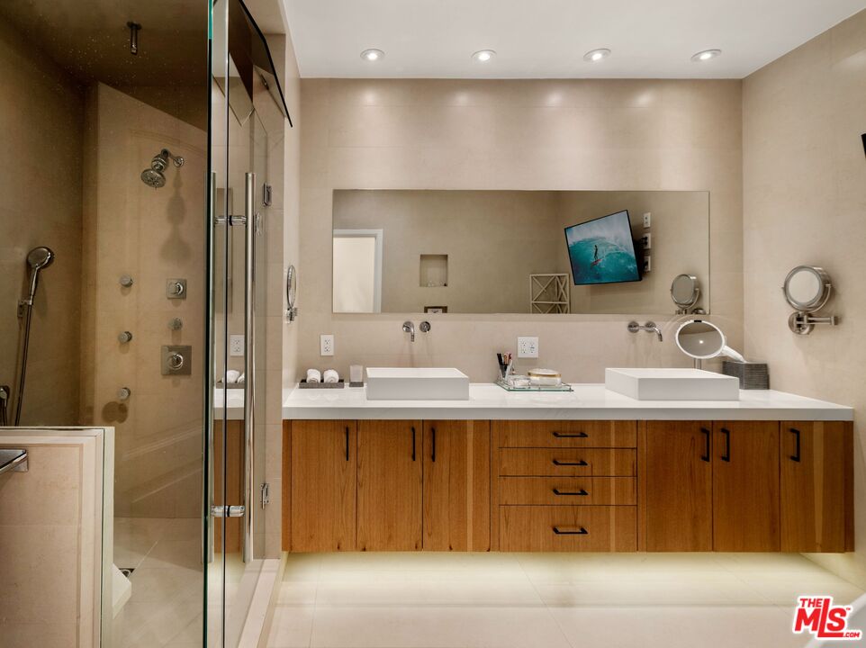 9249 Burton Way Unit: 501