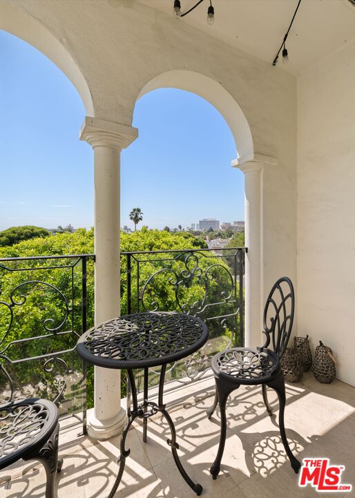 9249 Burton Way Unit: 501