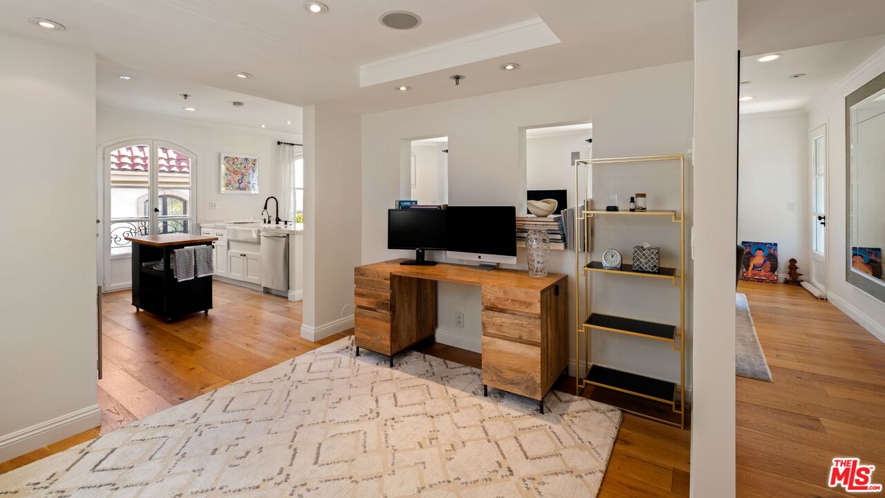 9249 Burton Way Unit: 501