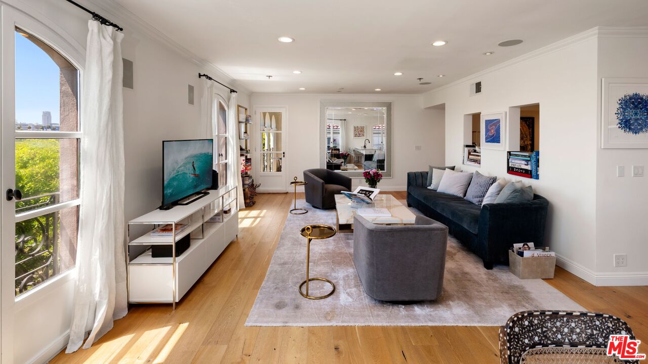 9249 Burton Way Unit: 501