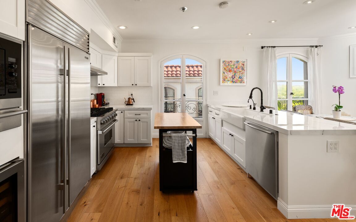 9249 Burton Way Unit: 501