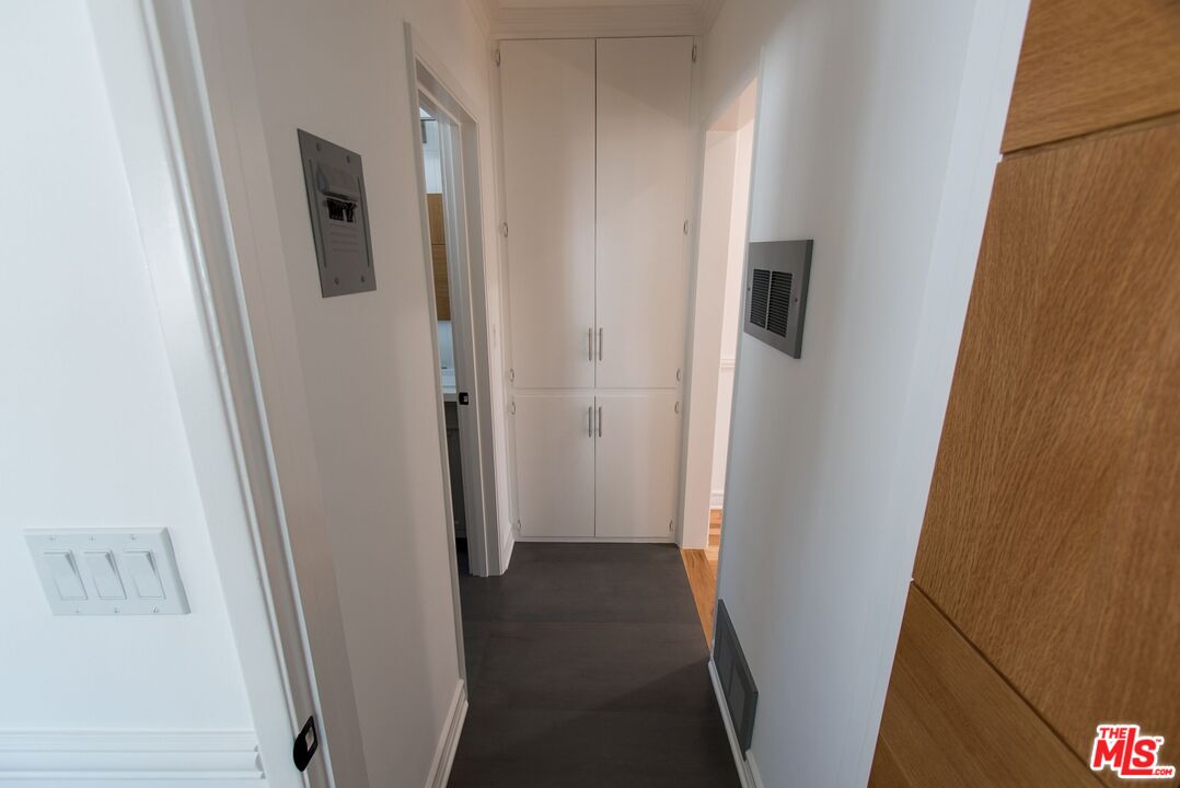 1126 N Formosa Ave Unit: 5