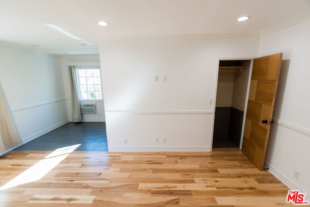 1126 N Formosa Ave Unit: 5