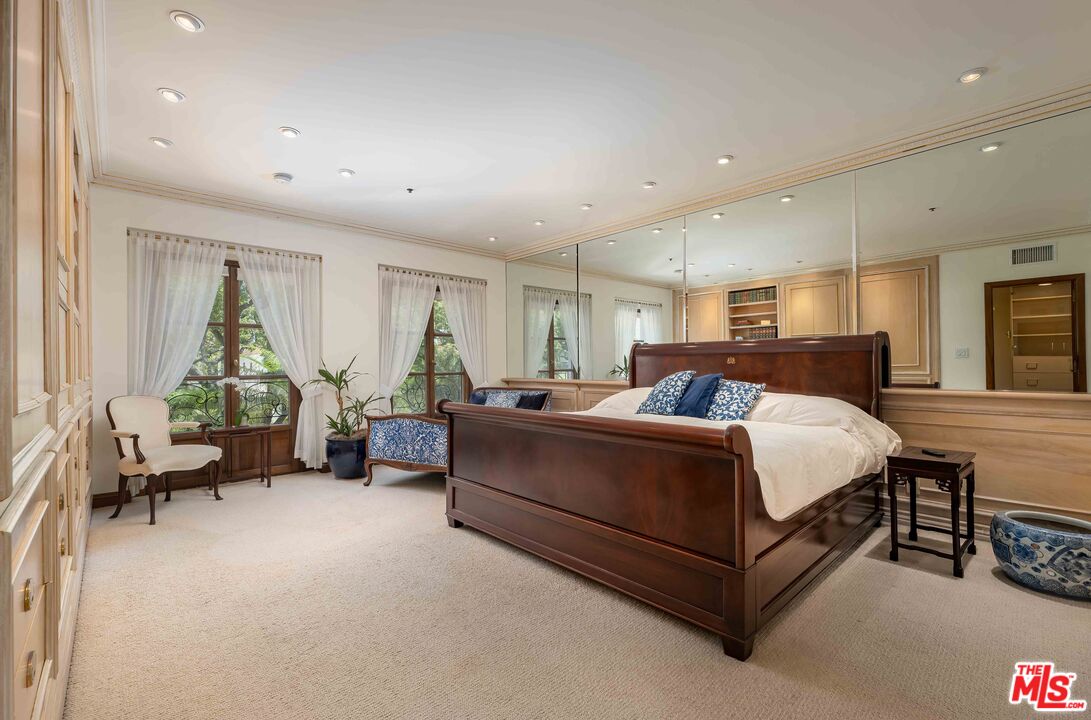 425 N Maple Dr Unit: 206