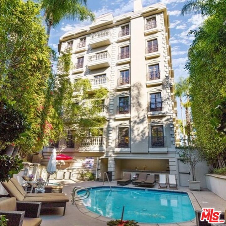 425 N Maple Dr Unit: 206