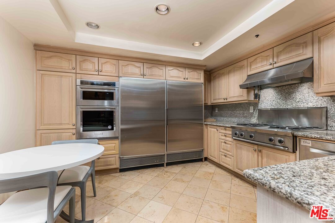 425 N Maple Dr Unit: 206