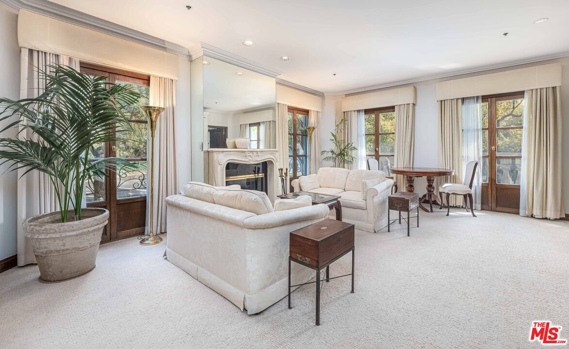 425 N Maple Dr Unit: 206