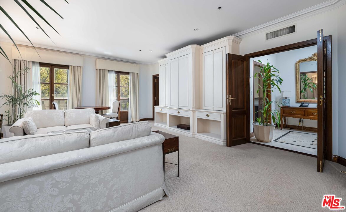 425 N Maple Dr Unit: 206