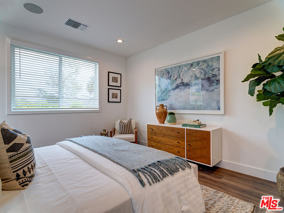 1278 Meadowbrook Ave