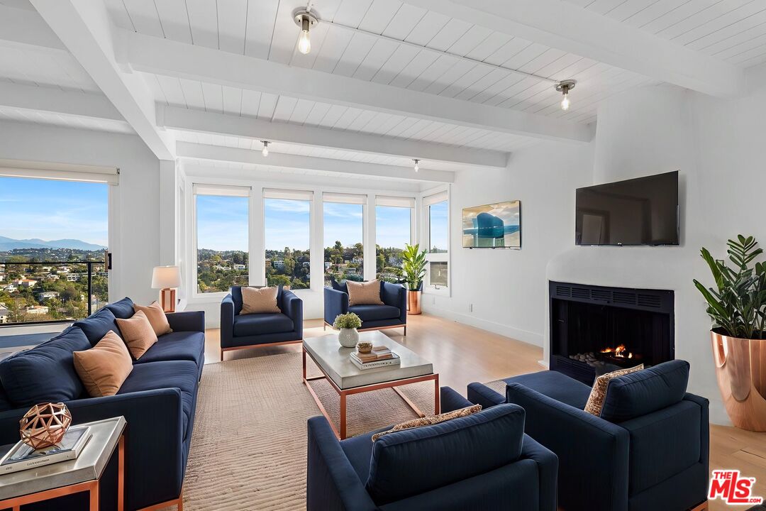 2226 Ronda Vista Dr