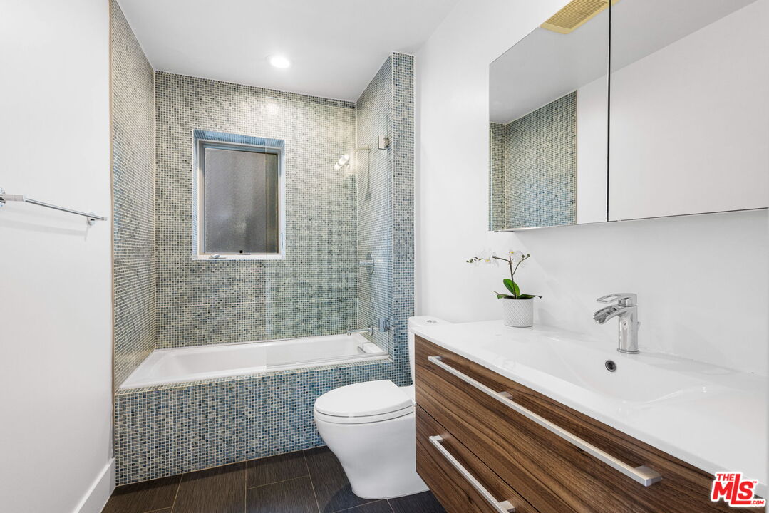 2226 Ronda Vista Dr