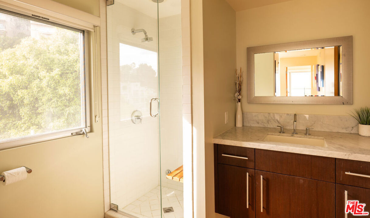 2158 Sunset Plaza Dr