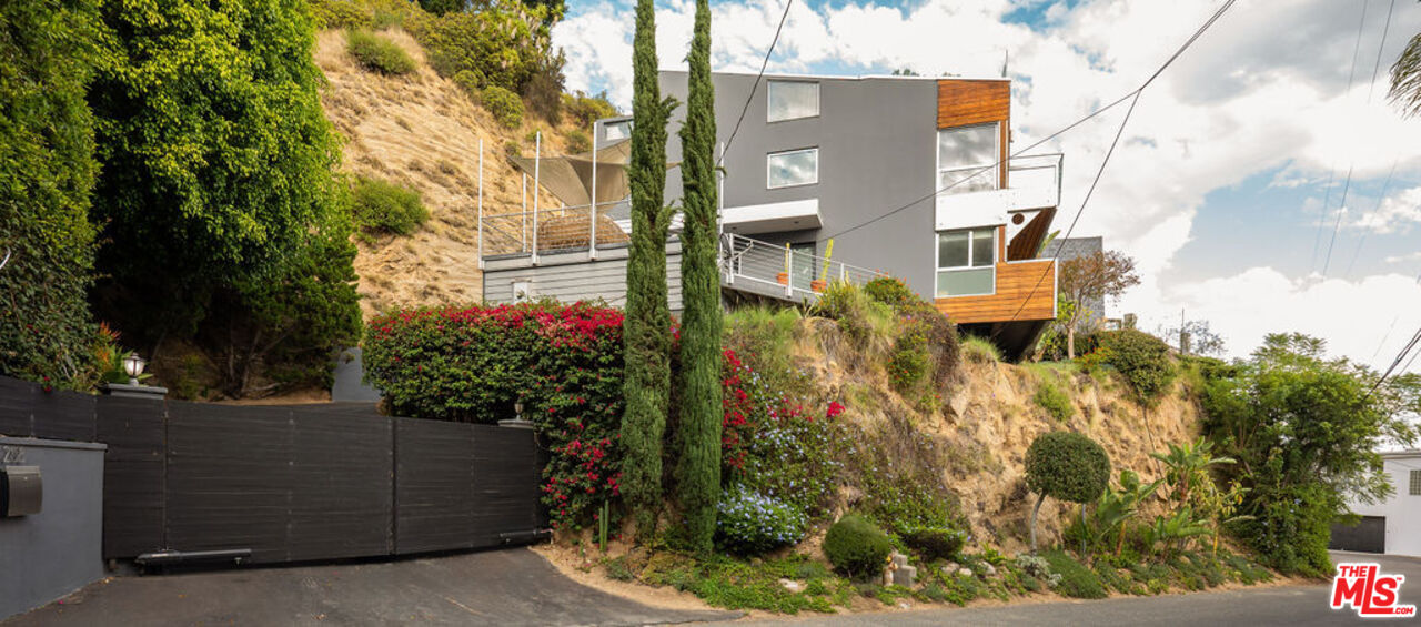 2158 Sunset Plaza Dr