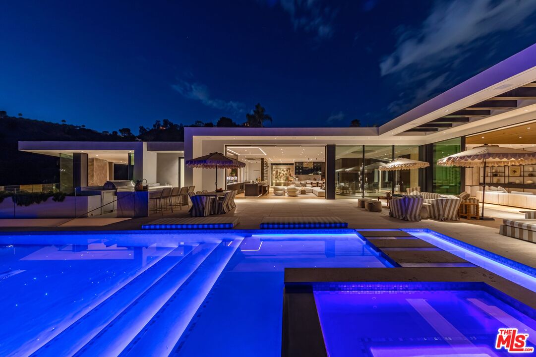 9259 Robin Dr