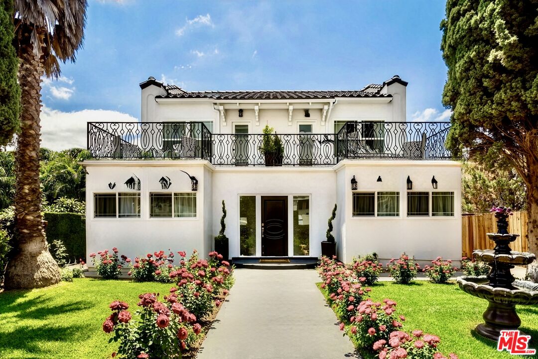 6110 N De Longpre Ave