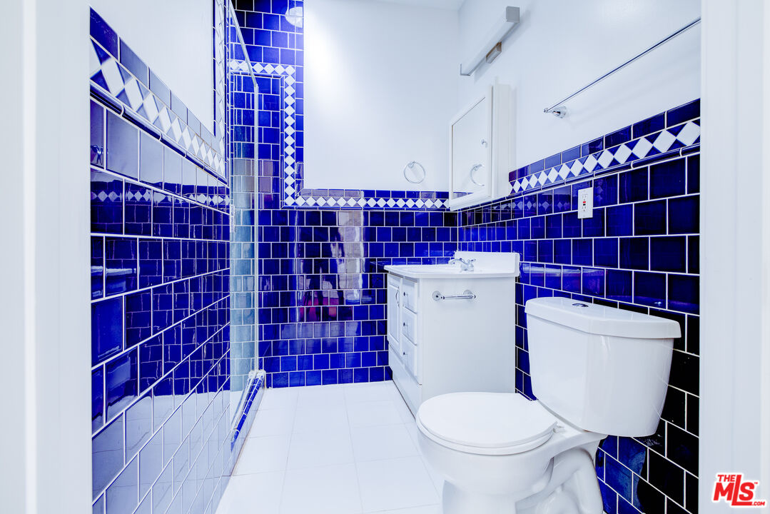 12219 Darlington Ave