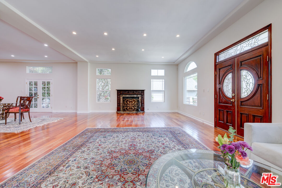 12219 Darlington Ave