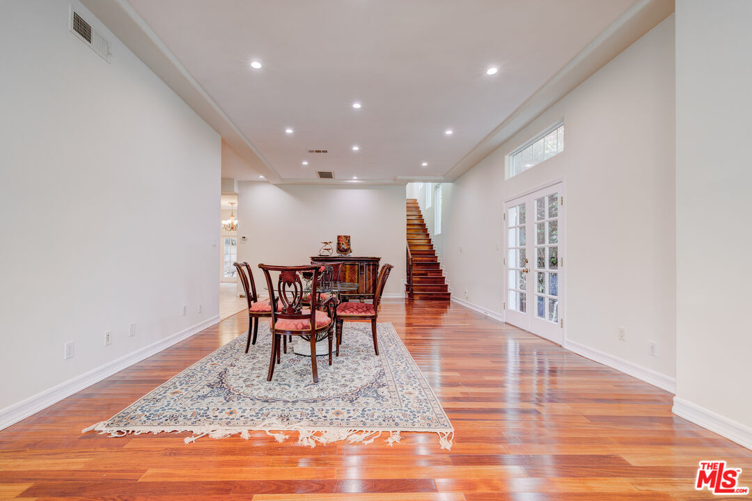 12219 Darlington Ave